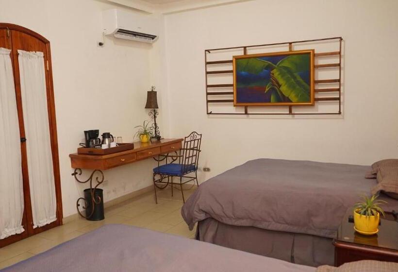 هتل Casa Del Arbol