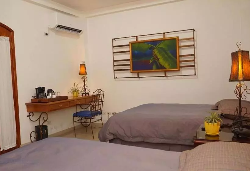 هتل Casa Del Arbol