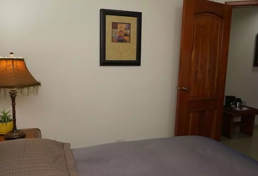 هتل Casa Del Arbol