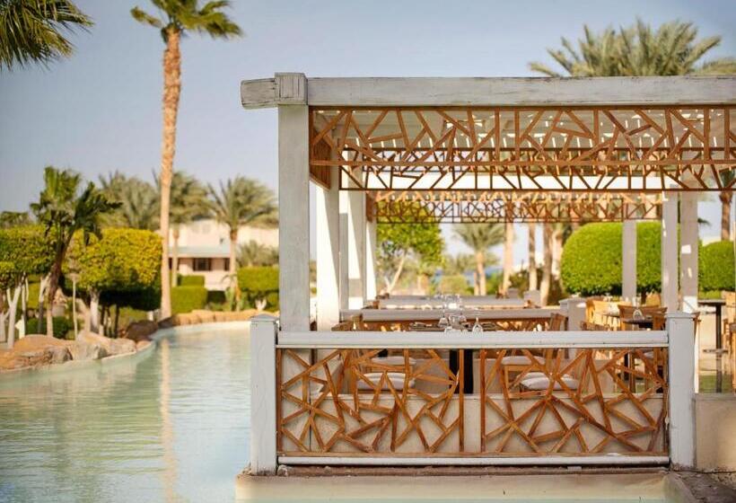 فندق Coral Sea Holiday Resort And Aqua Park