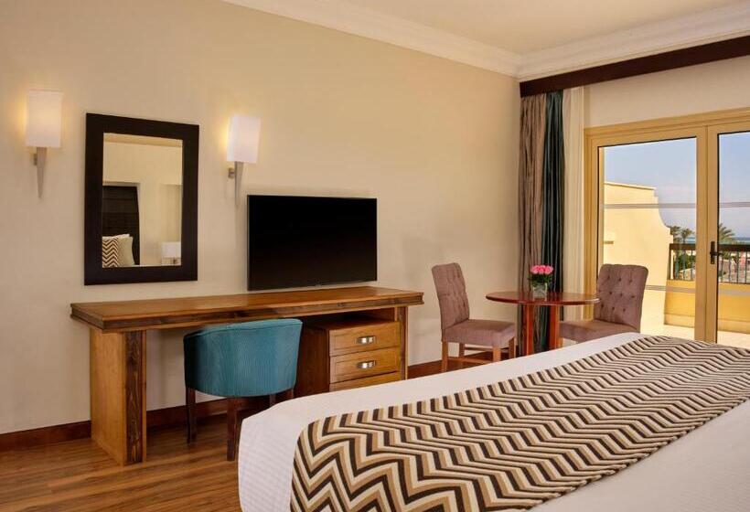 فندق Coral Sea Holiday Resort And Aqua Park