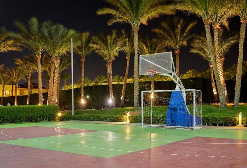 فندق Coral Sea Holiday Resort And Aqua Park