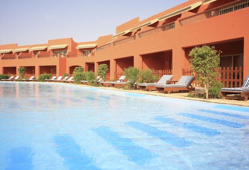 فندق Coral Sea Holiday Resort And Aqua Park