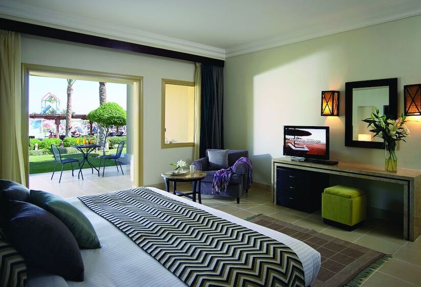 فندق Coral Sea Holiday Resort And Aqua Park