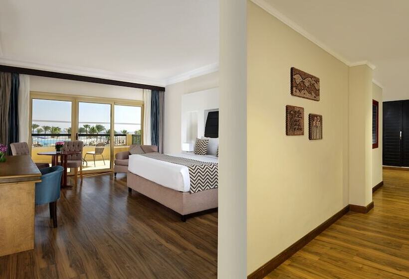 فندق Coral Sea Holiday Resort And Aqua Park