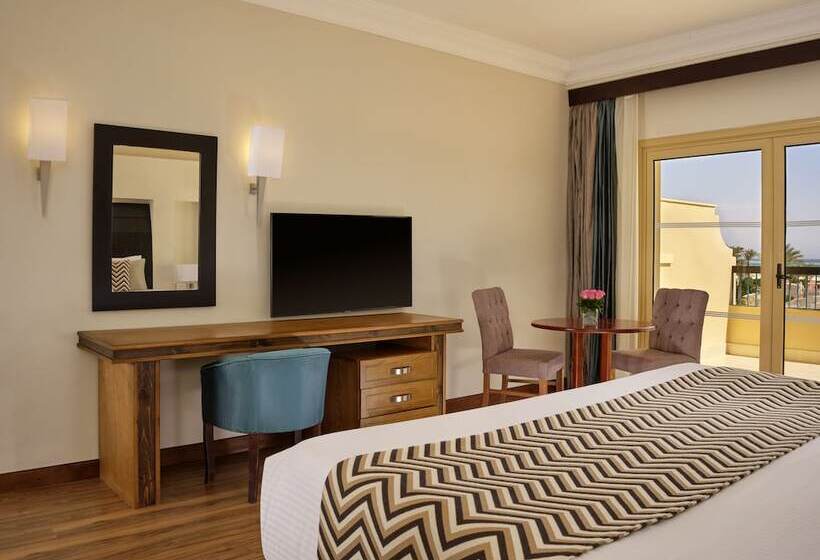 فندق Coral Sea Holiday Resort And Aqua Park