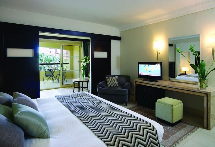 فندق Coral Sea Holiday Resort And Aqua Park