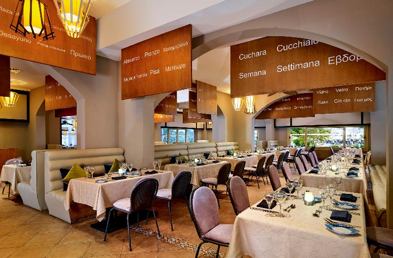 فندق Coral Sea Holiday Resort And Aqua Park