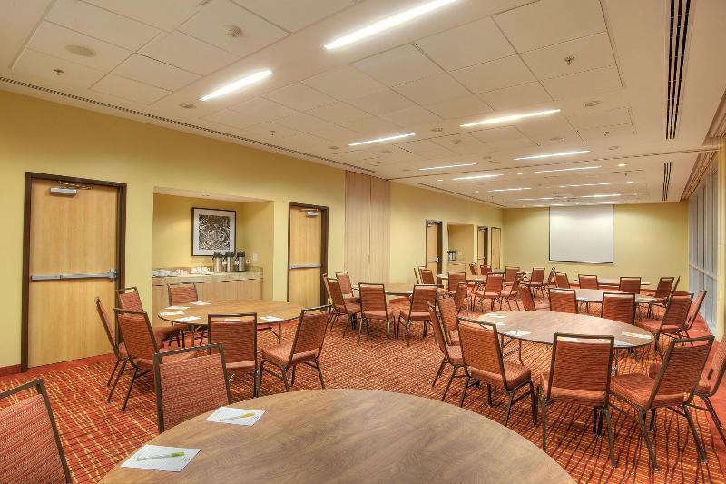 فندق Courtyard By Marriott Leon At The Poliforum