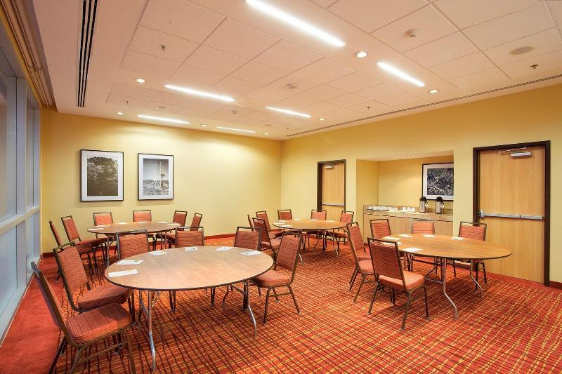 فندق Courtyard By Marriott Leon At The Poliforum