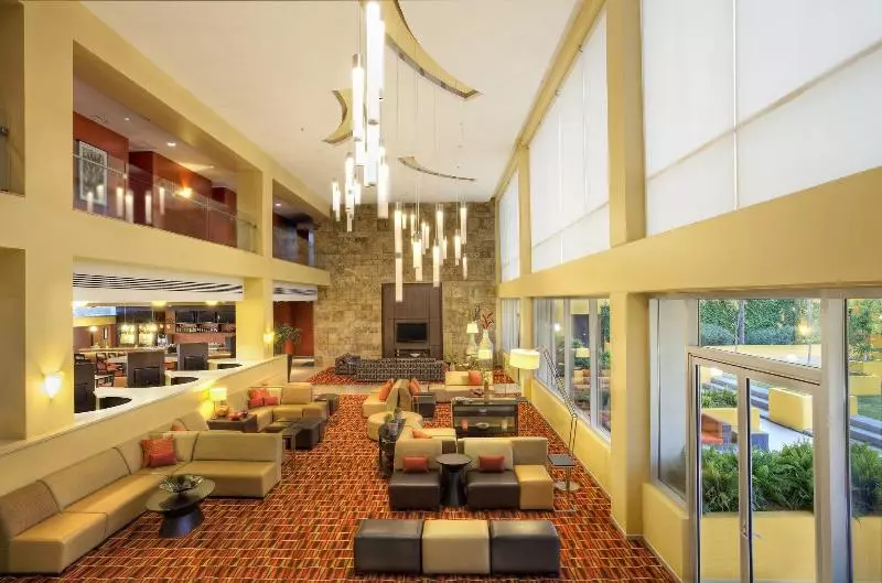 호텔 Courtyard By Marriott Leon At The Poliforum