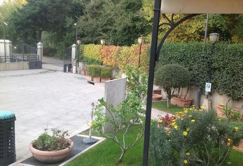 Отель Dimora Adriana