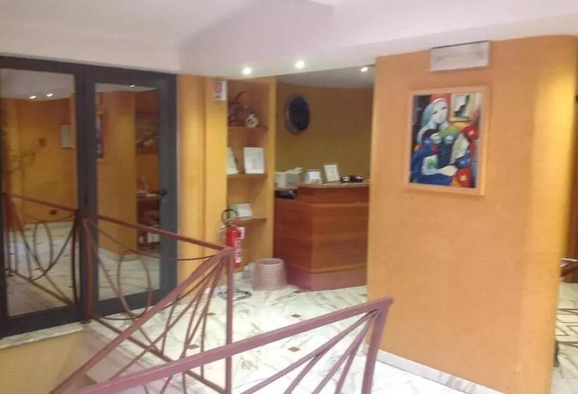 Отель Dimora Adriana