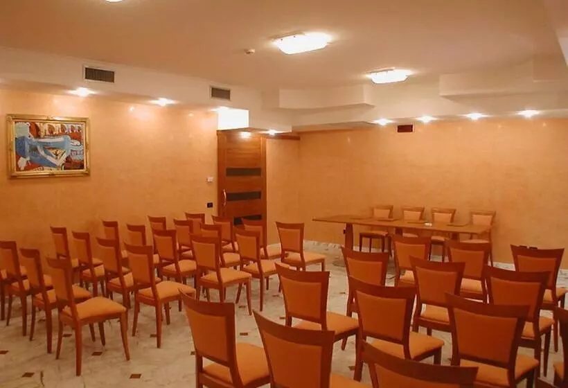 Отель Dimora Adriana