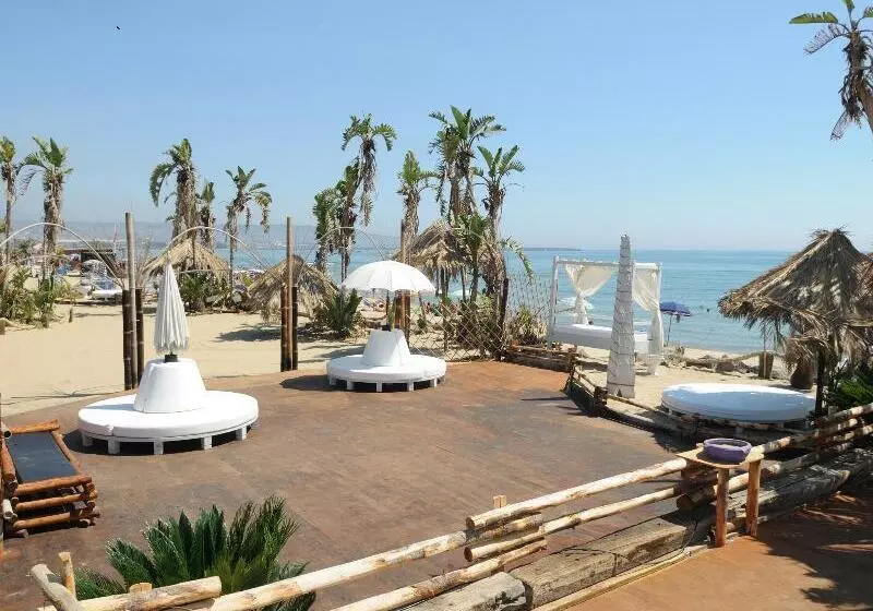 هتل Villaggio Albergo Internazionale La Plaja