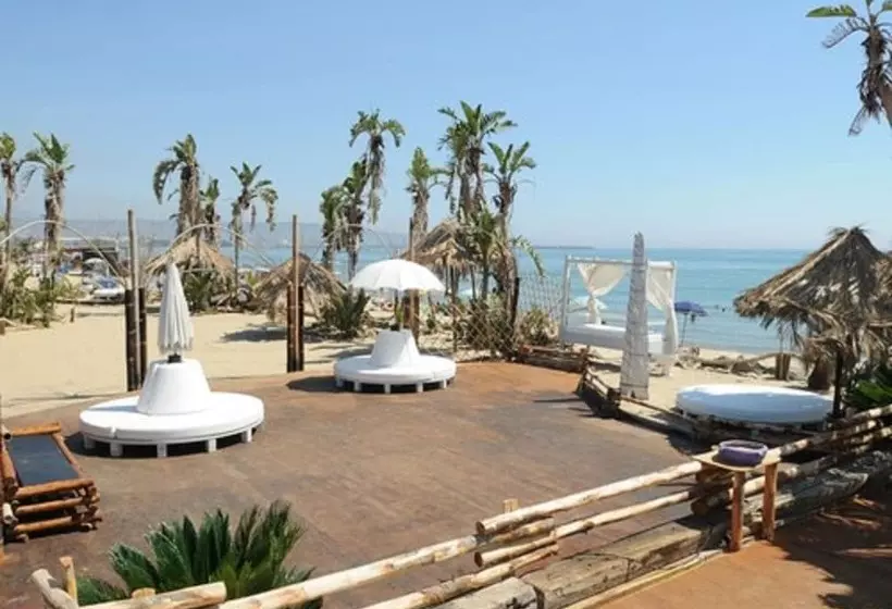 هتل Villaggio Albergo Internazionale La Plaja