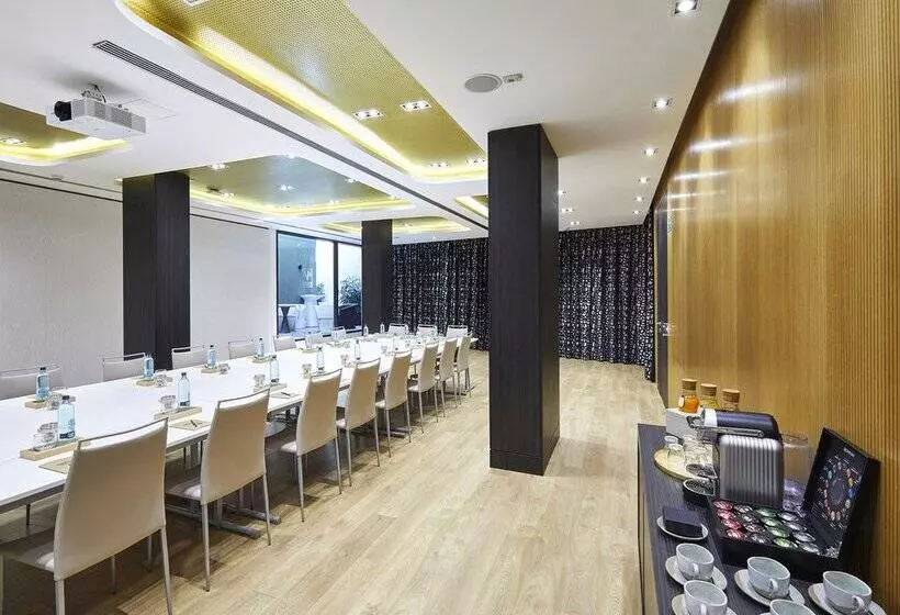 Отель Vincci Gala