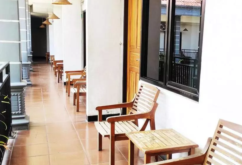 ホテル Salma Syariah Mitra Reddoorz Near Terminal Baru Kediri