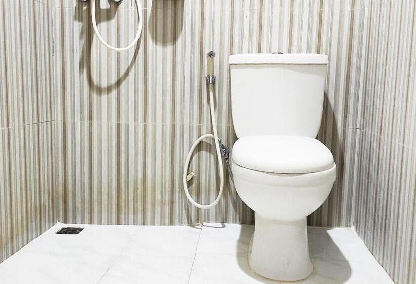 Otel Salma Syariah Mitra Reddoorz Near Terminal Baru Kediri