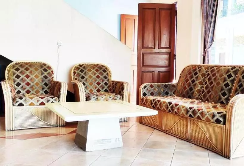 ホテル Salma Syariah Mitra Reddoorz Near Terminal Baru Kediri
