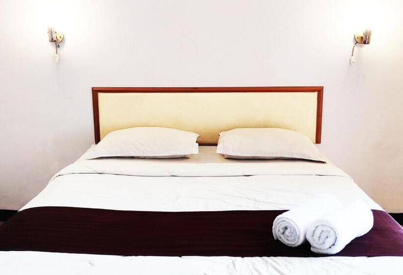 Otel Salma Syariah Mitra Reddoorz Near Terminal Baru Kediri