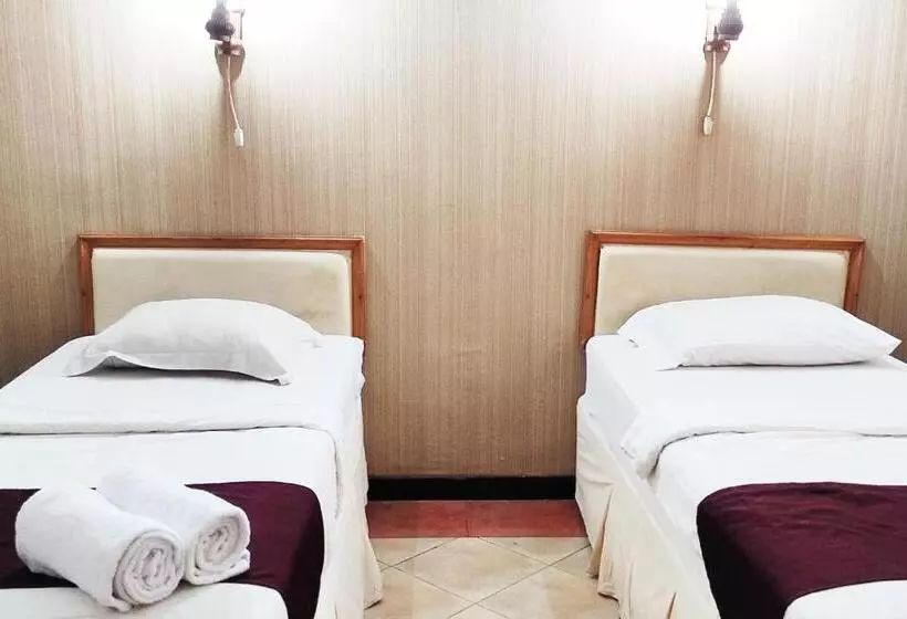 ホテル Salma Syariah Mitra Reddoorz Near Terminal Baru Kediri