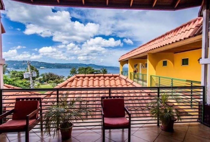 هتل Altamont West