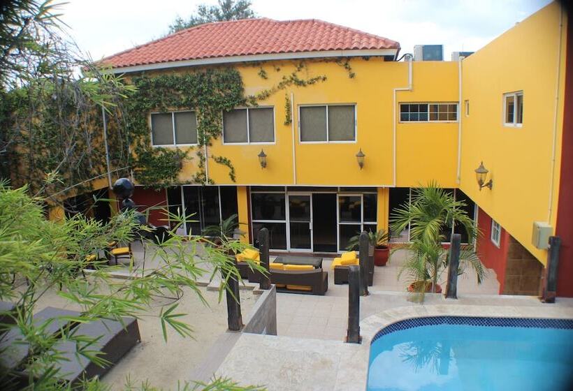 هتل Altamont West