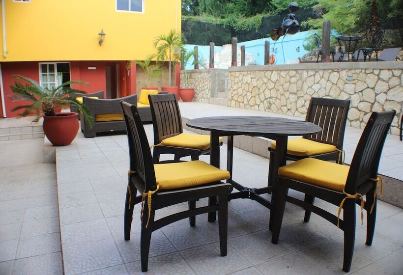 هتل Altamont West