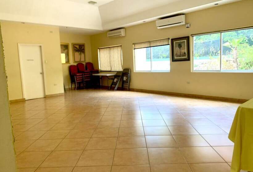 هتل Altamont West