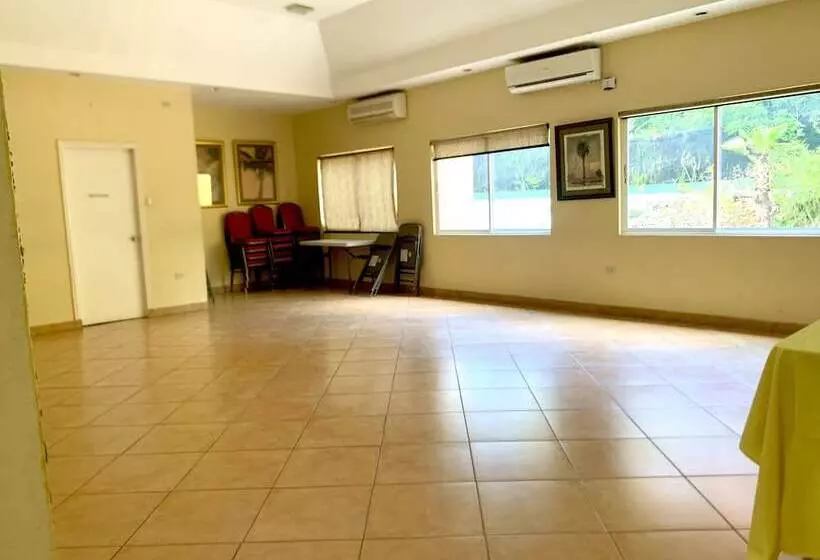 酒店 Altamont West