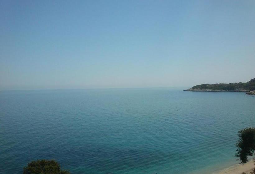 בית מלון כפרי Karaoulanis Beach