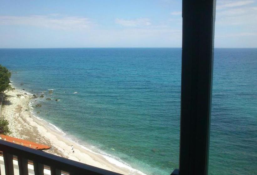 בית מלון כפרי Karaoulanis Beach