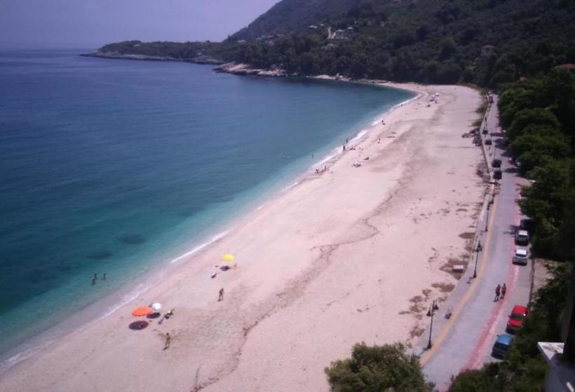 בית מלון כפרי Karaoulanis Beach