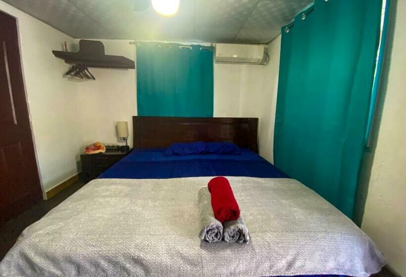 مبيت وإفطار Room Isla Colón