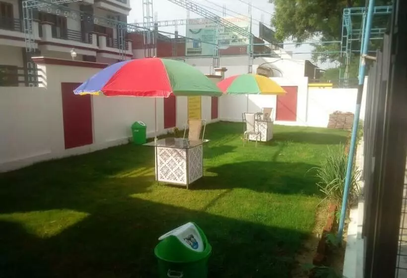 Hotelli Kushmanda Greens