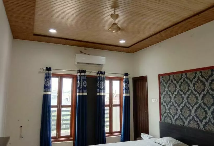 Hotelli Kushmanda Greens