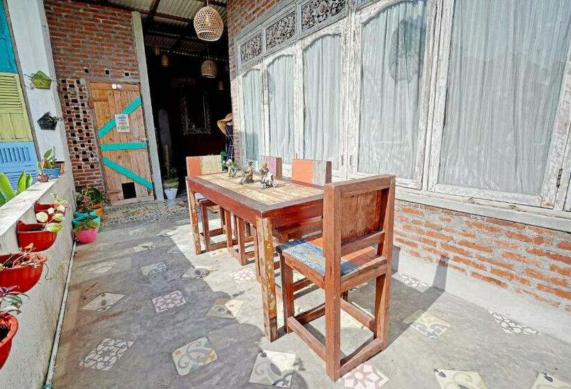 호텔 Oyo 90855 Teras Keong Canggu