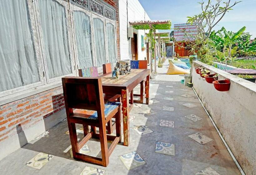 호텔 Oyo 90855 Teras Keong Canggu