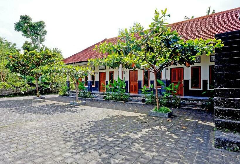 בית מלון כפרי Oyo 90860 Tunjung Sari 8