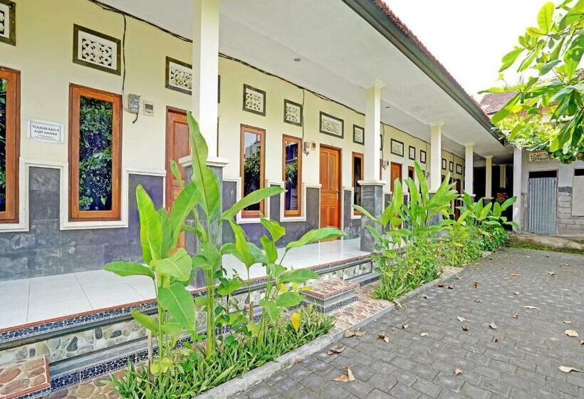 בית מלון כפרי Oyo 90860 Tunjung Sari 8