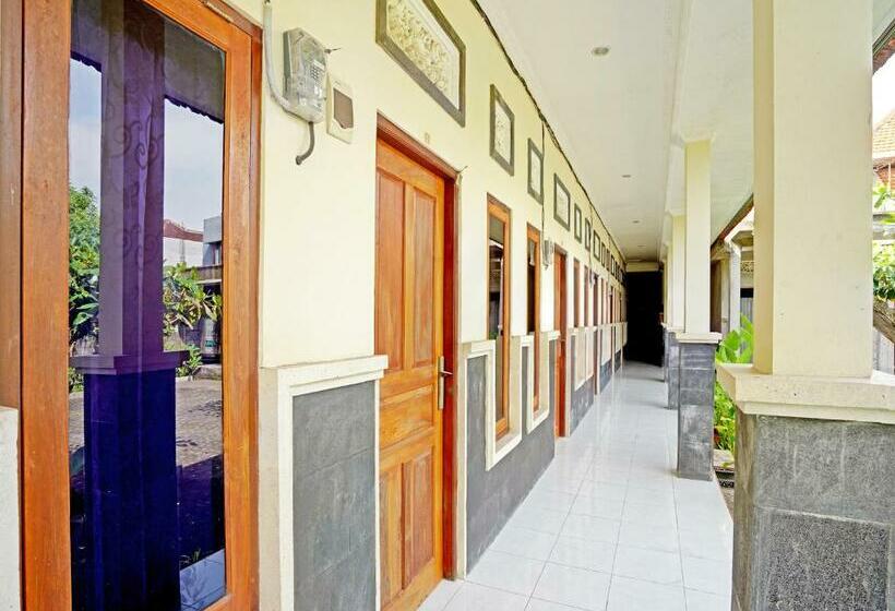 בית מלון כפרי Oyo 90860 Tunjung Sari 8