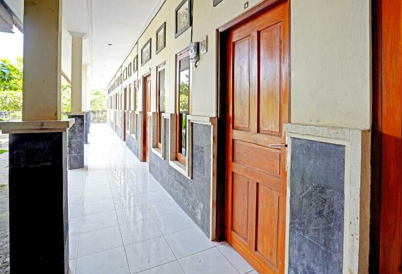 בית מלון כפרי Oyo 90860 Tunjung Sari 8