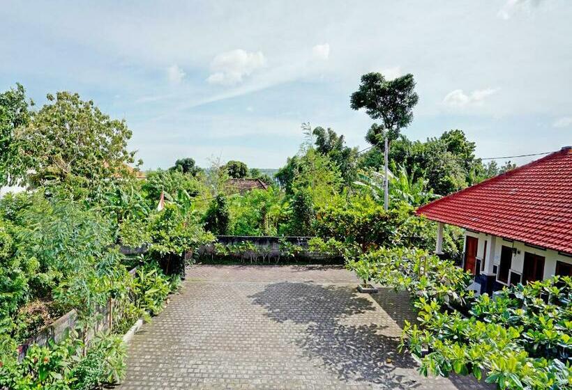 בית מלון כפרי Oyo 90860 Tunjung Sari 8