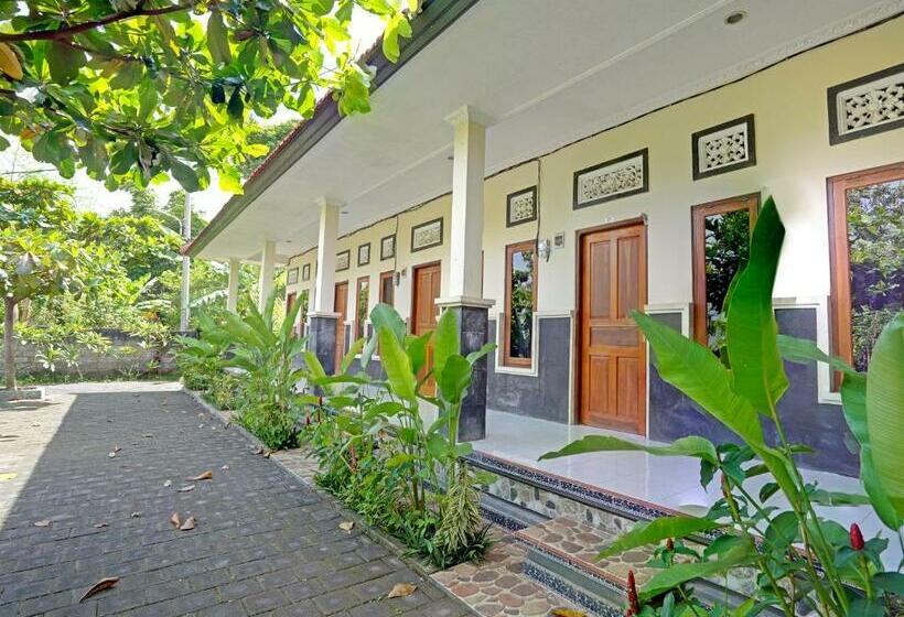 בית מלון כפרי Oyo 90860 Tunjung Sari 8