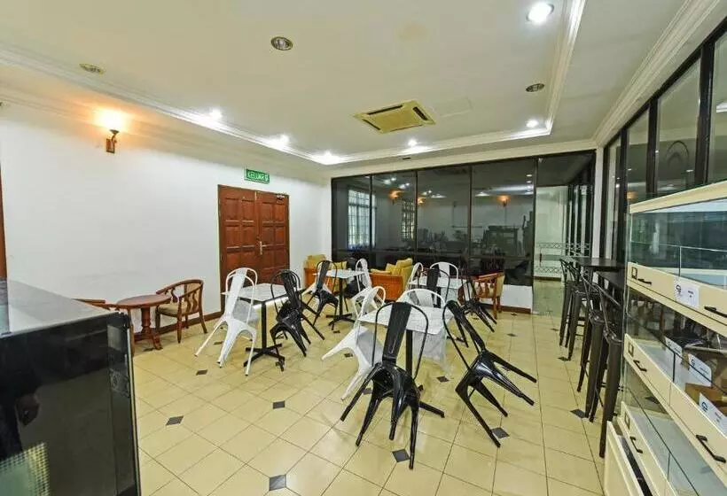 ホテル Capital O 90434 Marmoris House