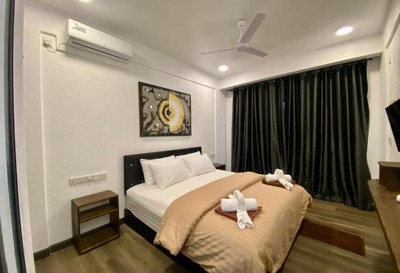 هتل Chillax Thoddoo