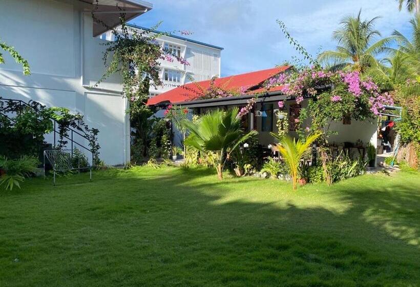 هتل Chillax Thoddoo