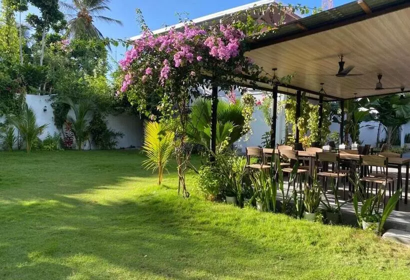 هتل Chillax Thoddoo