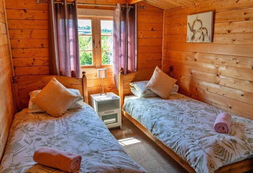 בית מלון כפרי Pastures Green Cabin